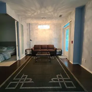 Luxury Lakefront Condo+free Parking+pool+gym+patio Appartement