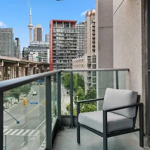 Cn Tower View With Free Parking, Pool, & Amenities Appartement
