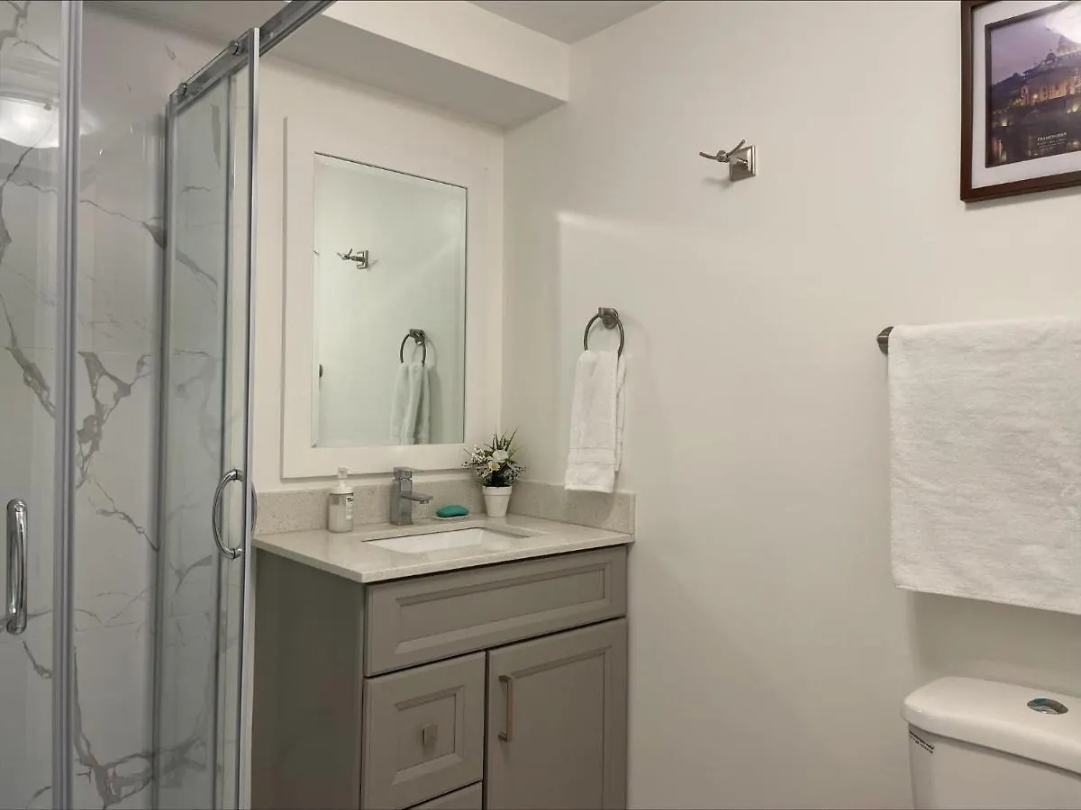 Homestay Btn Family-Style Bustling Area Self-Check-In So Fast Fiber Net Free Parking Apartment Toronto