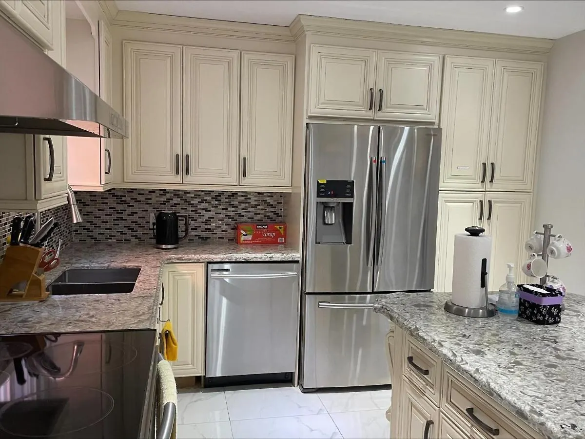 Btn Family-Style Bustling Area Self-Check-In So Fast Fiber Net Free Parking Apartment Toronto