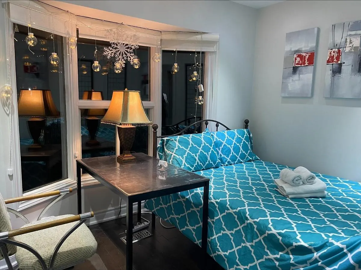 Btn Family-Style Bustling Area Self-Check-In So Fast Fiber Net Free Parking Apartment Toronto Canada