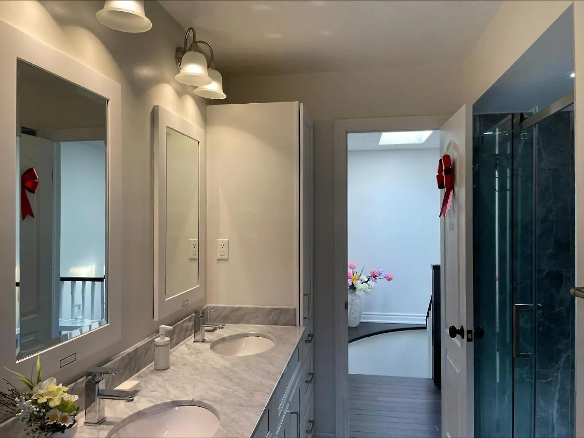 Appartement Btn Family-Style Bustling Area Self-Check-In So Fast Fiber Net Free Parking à Toronto 0*,  Canada
